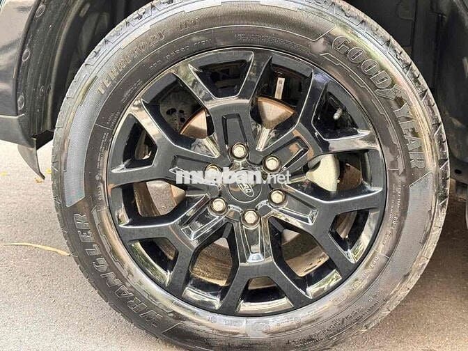 Ford Everest 2024 Sport 2.0L 4x2 AT - 12600 km