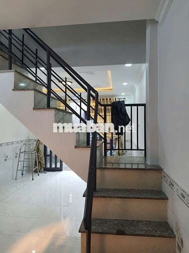 Nhà bán 4x8 lầu suốt nhà mới đẹp hướng tây