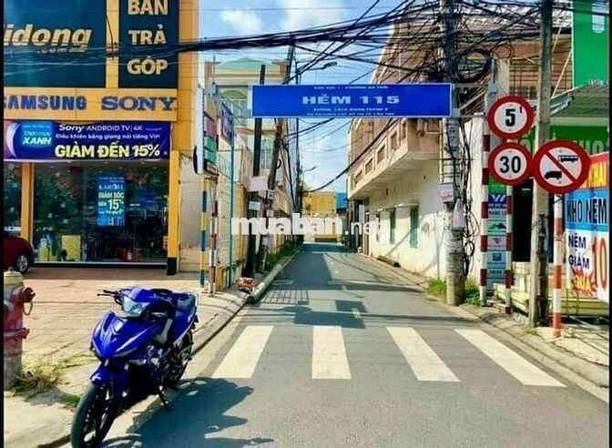 Nhà oto Đậu trước nhà. Hẻm 115 cmt8