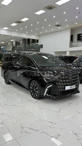 Bán Toyota Alphard sản xuất 2024, lăn bánh hơn 1 vạn Km, xe như mới.