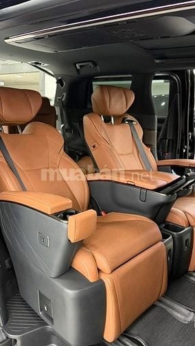 Bán Toyota Alphard sản xuất 2024, lăn bánh hơn 1 vạn Km, xe như mới.