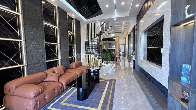 Cách Sài Gòn 700m -4x31m -4PN ,4WC tặng full nội thất 