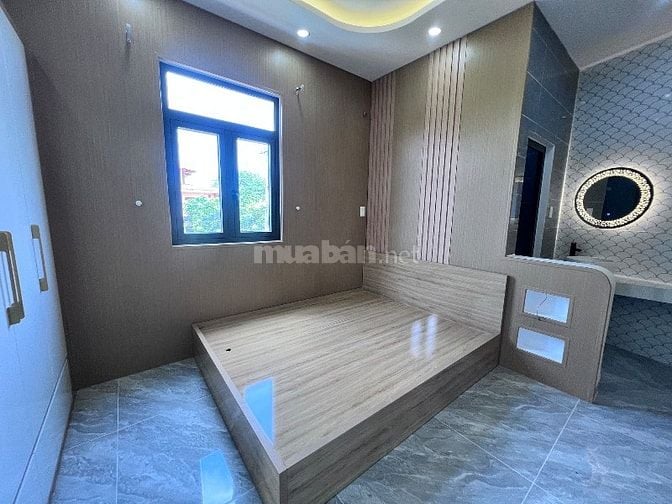 Cách Sài Gòn 700m -4x31m -4PN ,4WC tặng full nội thất 