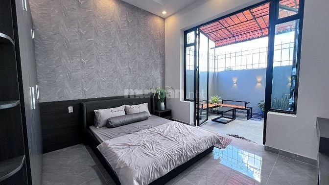 Cách Sài Gòn 700m -4x31m -4PN ,4WC tặng full nội thất 