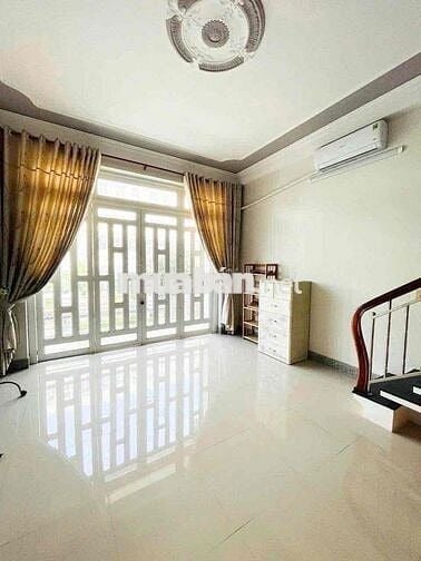 Nhà trệt lầu có sân thượng hẻm đường CMT8 gần bệnh viện Phụ Sản