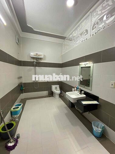 Nhà trệt lầu có sân thượng hẻm đường CMT8 gần bệnh viện Phụ Sản