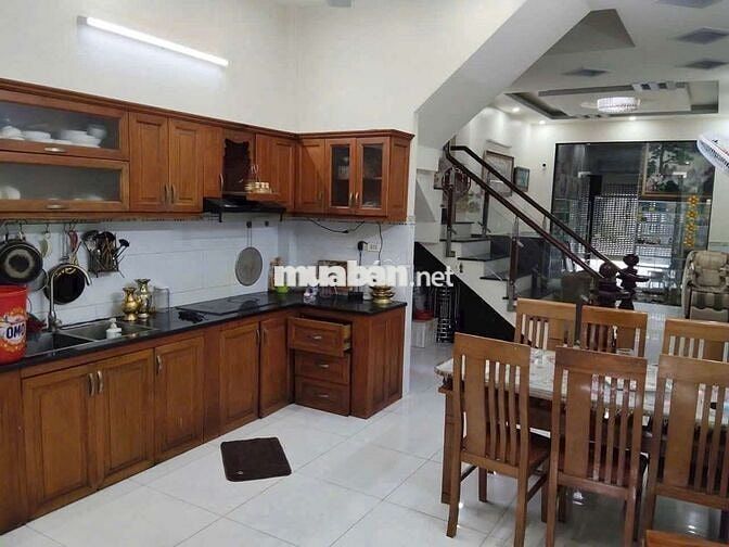 Cho thuê nhà Mặt Tiền 1 Trệt 2 Lầu có nội thất .Đường Nguyễn Hữu Cảnh