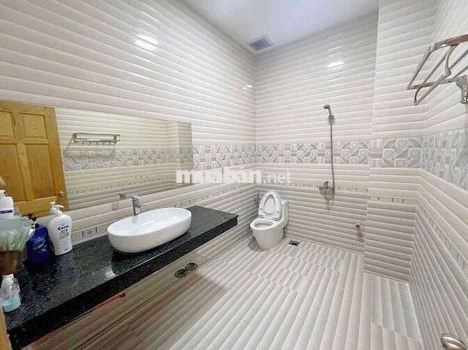 Cho thuê nhà phố 1trệt 2lầu mặt tiền đường Á Châu bãi sau Vũng Tàu