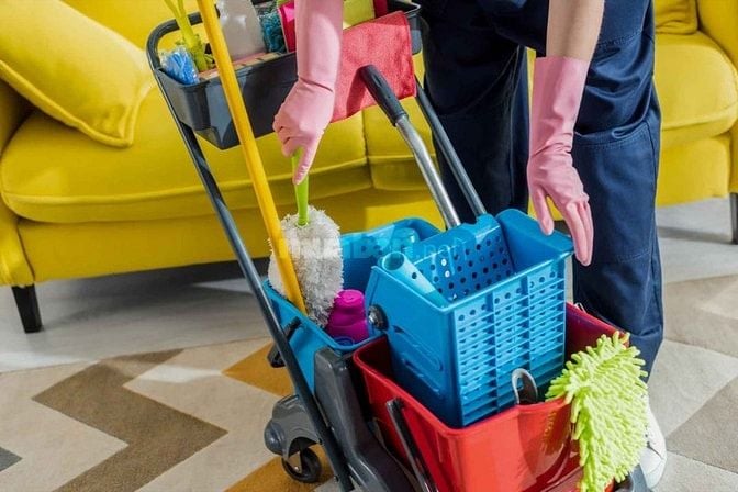 Tuyển gấp 2 Chị : Tạp Vụ ,Dọn Dẹp Văn Phòng ( Quận 7. Chính Chủ  )