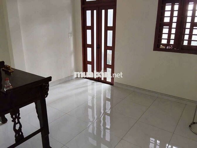 Cho thuê nhà Mặt Tiền 1 Trệt 2 Lầu có nội thất .Đường Nguyễn Hữu Cảnh