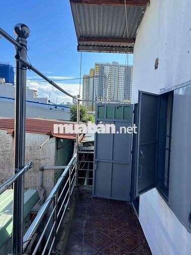 CHO THUÊ PHÒNG TRỌ 1 TRỆT 1 LẦU ĐỐI DIỆN BCONS CITY CÓ BAN CÔNG