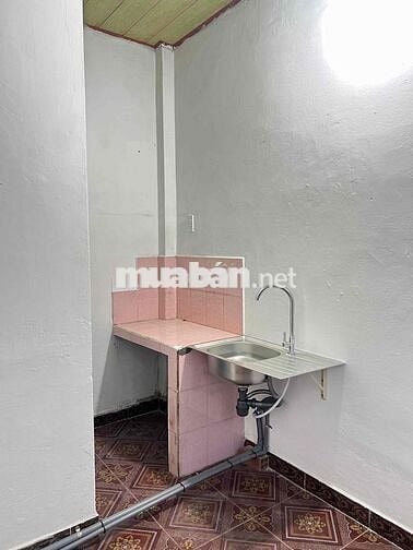 CHO THUÊ PHÒNG TRỌ 1 TRỆT 1 LẦU ĐỐI DIỆN BCONS CITY CÓ BAN CÔNG