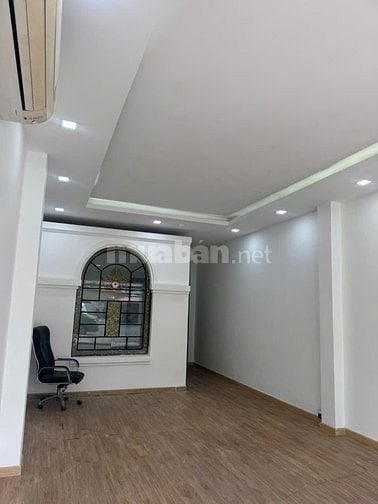 CHO THUÊ NHÀ NGUYÊN CĂN MẶT TIỀN ĐƯỜNG HOÀNG DIỆU, QUẬN 4