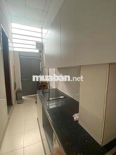 nhá ở mặt ngõ, dt 48 m2, 1 ngủ, kp. khách, bếp, vệ sinh đủ,