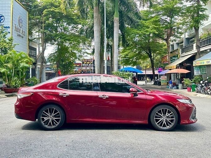 Chính chủ bán Toyota Camry 2.0Q lướt 6 vạn 2022