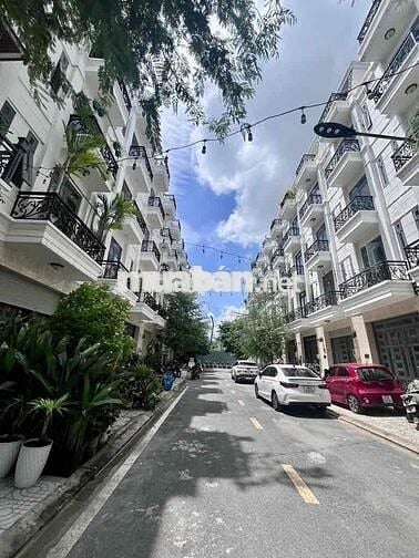 nhà ở Hoặc Kinh Doanh 5 Tằng 7 phòng Thang máy
