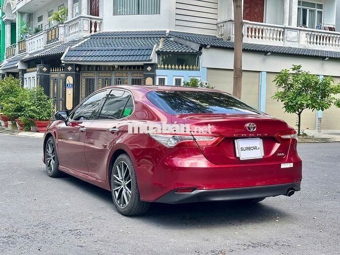 Chính chủ bán Toyota Camry 2.0Q lướt 6 vạn 2022
