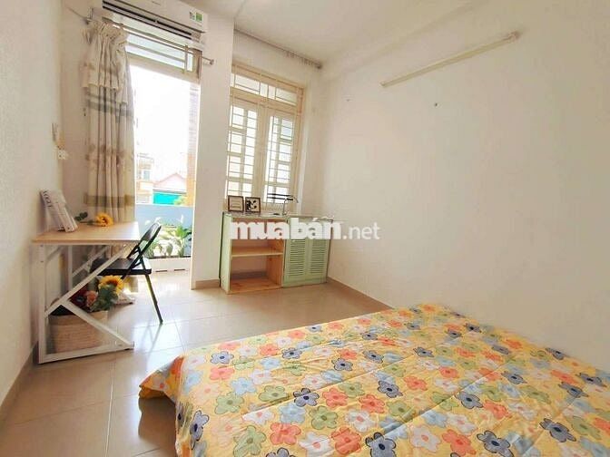 Căn hộ ban công, full nội thất máy giặt riêng gần ngã tư Phú Nhuận