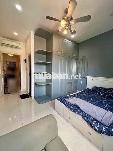 nhà ở Hoặc Kinh Doanh 5 Tằng 7 phòng Thang máy