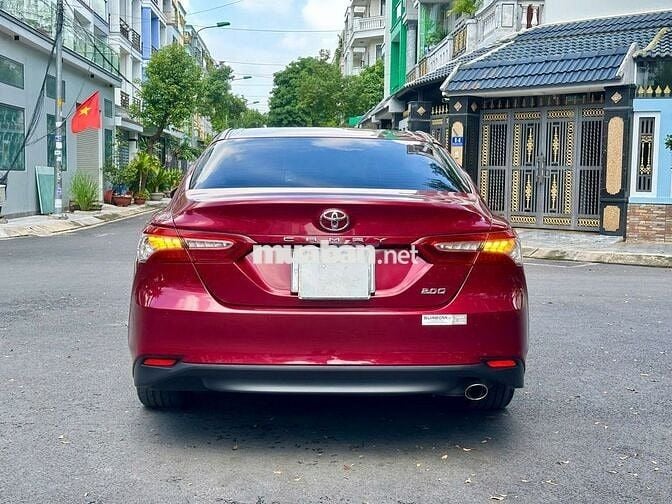Chính chủ bán Toyota Camry 2.0Q lướt 6 vạn 2022
