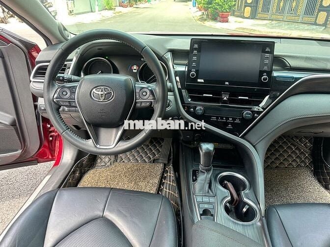 Chính chủ bán Toyota Camry 2.0Q lướt 6 vạn 2022