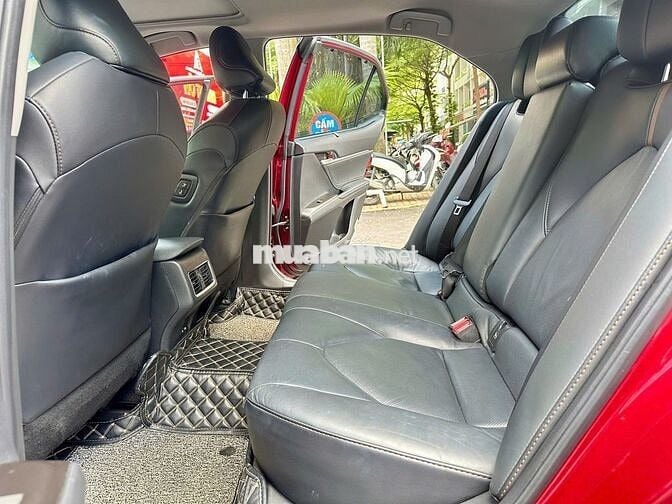 Chính chủ bán Toyota Camry 2.0Q lướt 6 vạn 2022