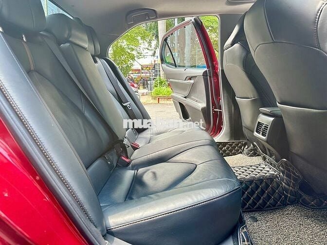 Chính chủ bán Toyota Camry 2.0Q lướt 6 vạn 2022