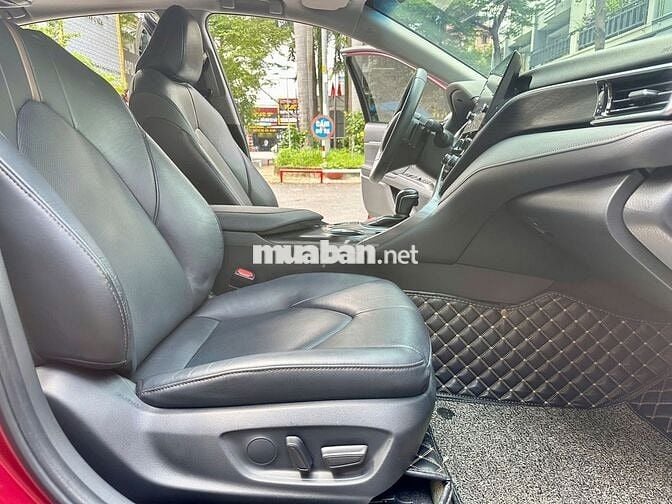 Chính chủ bán Toyota Camry 2.0Q lướt 6 vạn 2022