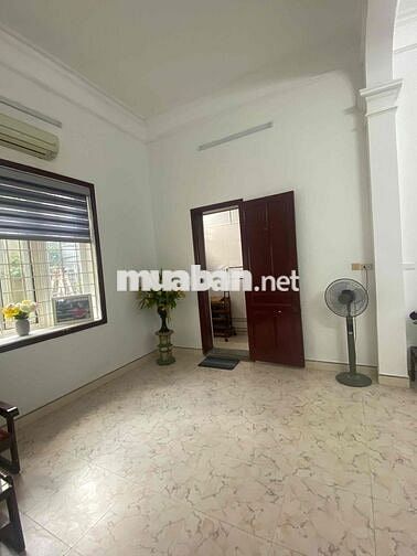 nhá ở mặt ngõ, dt 48 m2, 1 ngủ, kp. khách, bếp, vệ sinh đủ,
