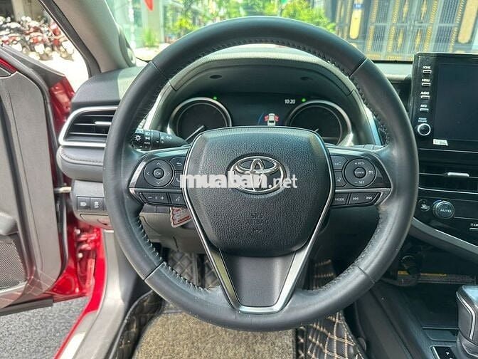 Chính chủ bán Toyota Camry 2.0Q lướt 6 vạn 2022