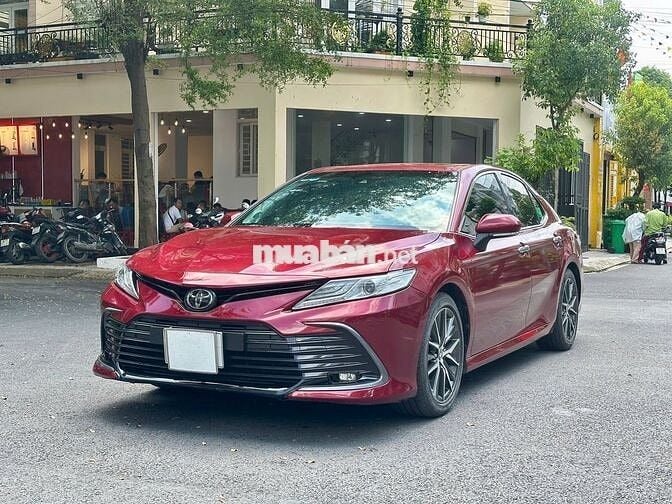 Chính chủ bán Toyota Camry 2.0Q lướt 6 vạn 2022