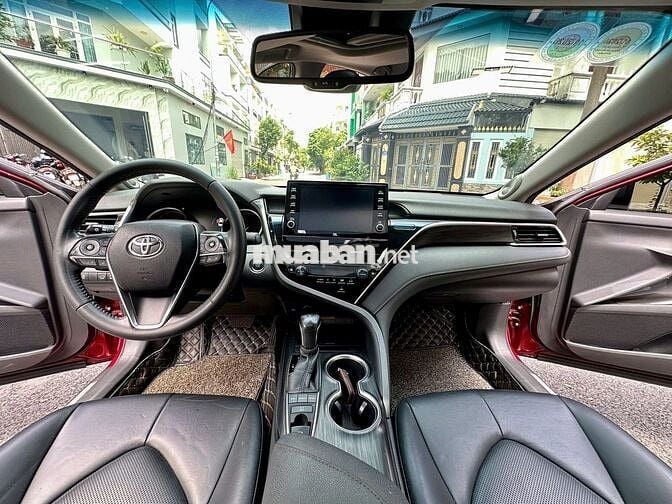 Chính chủ bán Toyota Camry 2.0Q lướt 6 vạn 2022