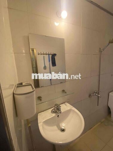 nhá ở mặt ngõ, dt 48 m2, 1 ngủ, kp. khách, bếp, vệ sinh đủ,