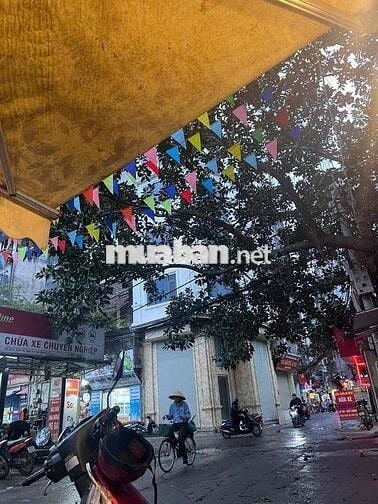 cho thuê nhà nguyên căn 5 tầng,1 tum.4 phòng ngủ 47m2. t1 có gác lửng