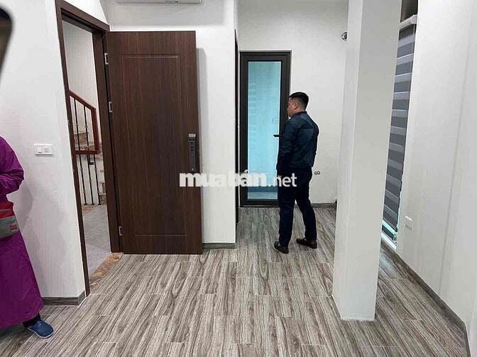 cho thuê nhà nguyên căn 5 tầng,1 tum.4 phòng ngủ 47m2. t1 có gác lửng