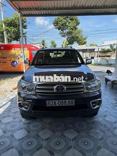 Toyota Fortuner máy dầu biển số 8888
