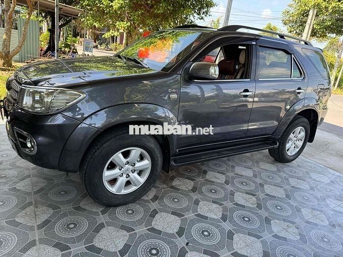 Toyota Fortuner máy dầu biển số 8888