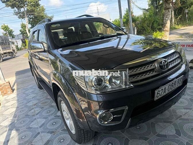Toyota Fortuner máy dầu biển số 8888