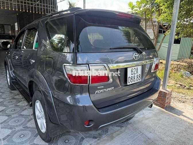 Toyota Fortuner máy dầu biển số 8888