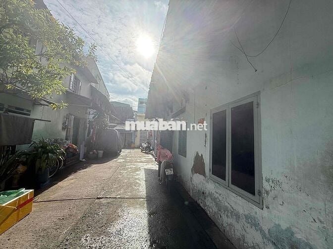 nhà trọ mới 3x6 lửng. hẻm 6m đi riêng gần lê văn quới