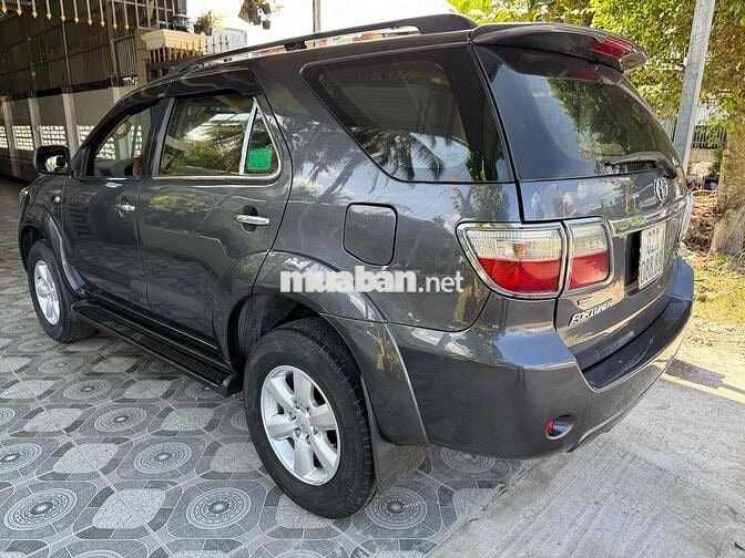 Toyota Fortuner máy dầu biển số 8888