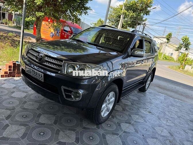 Toyota Fortuner máy dầu biển số 8888