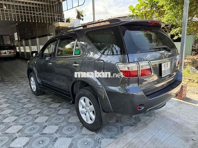 Toyota Fortuner máy dầu biển số 8888