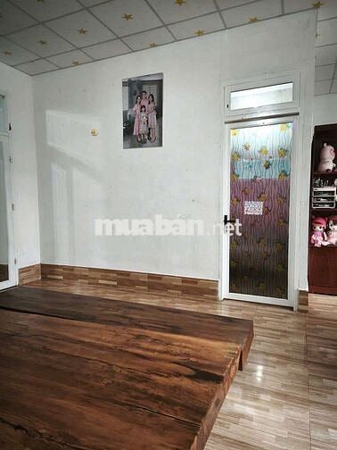Nhà cấp 4 rộng rãi tại hẻm 53 trần quý cáp
