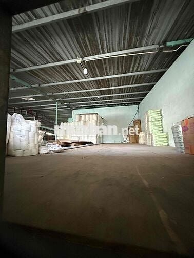 Cho thuê nhà xưởng lớn khu vực Hóc Môn