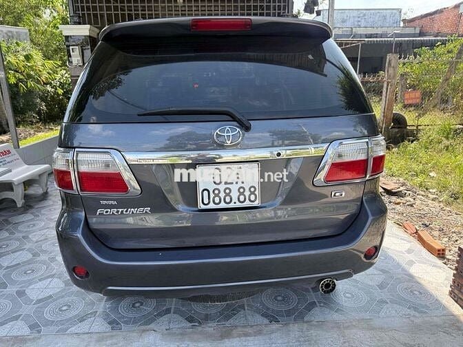 Toyota Fortuner máy dầu biển số 8888