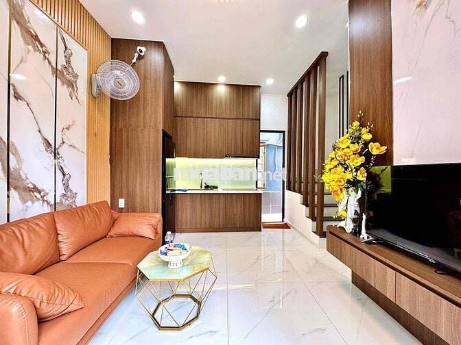 Nhà Mới Hoàng Hoa Thám sát hẻm xe hơi
