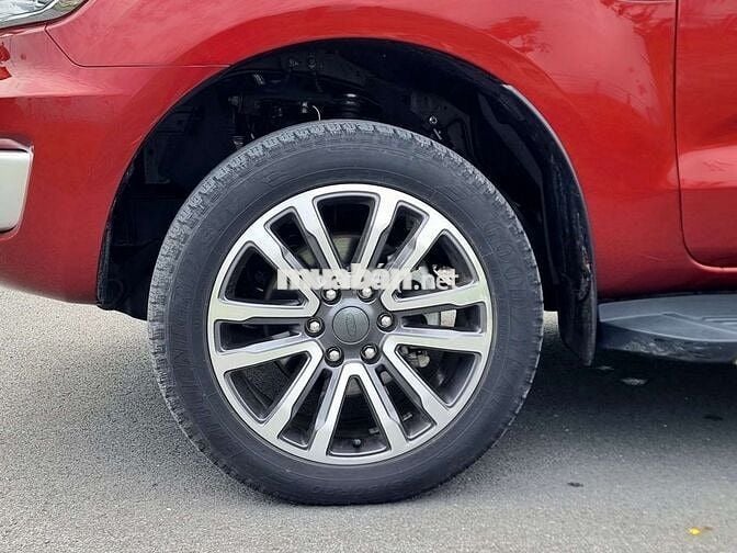 FORD EVEREST TITANIUM 2WD 2021, ĐỎ, 5V6 KM HT GÓP.