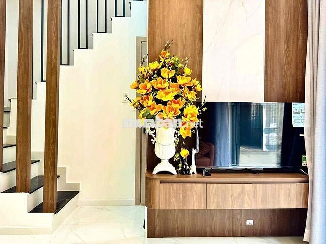 Nhà Mới Hoàng Hoa Thám sát hẻm xe hơi