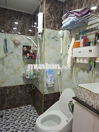 Cho thuê Toky Tower 2pn 2wc. Nội thất cơ bản và full.